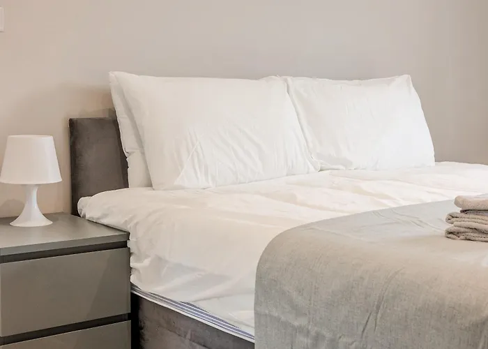 Battersea Spacious Home Perfect For Family And Groups With Free Parking Sleep 8