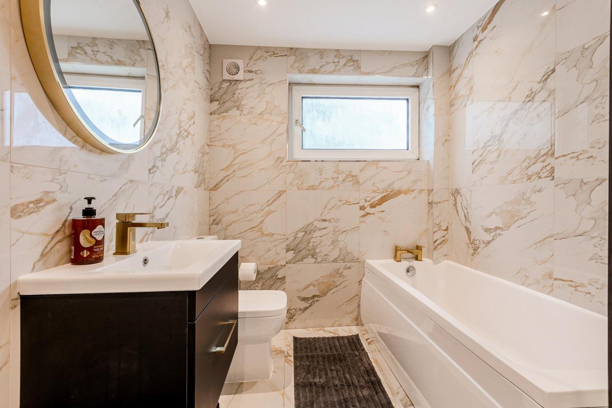 Battersea Spacious Perfect For Family And Groups With Free Parking Sleep 8 Holiday home London