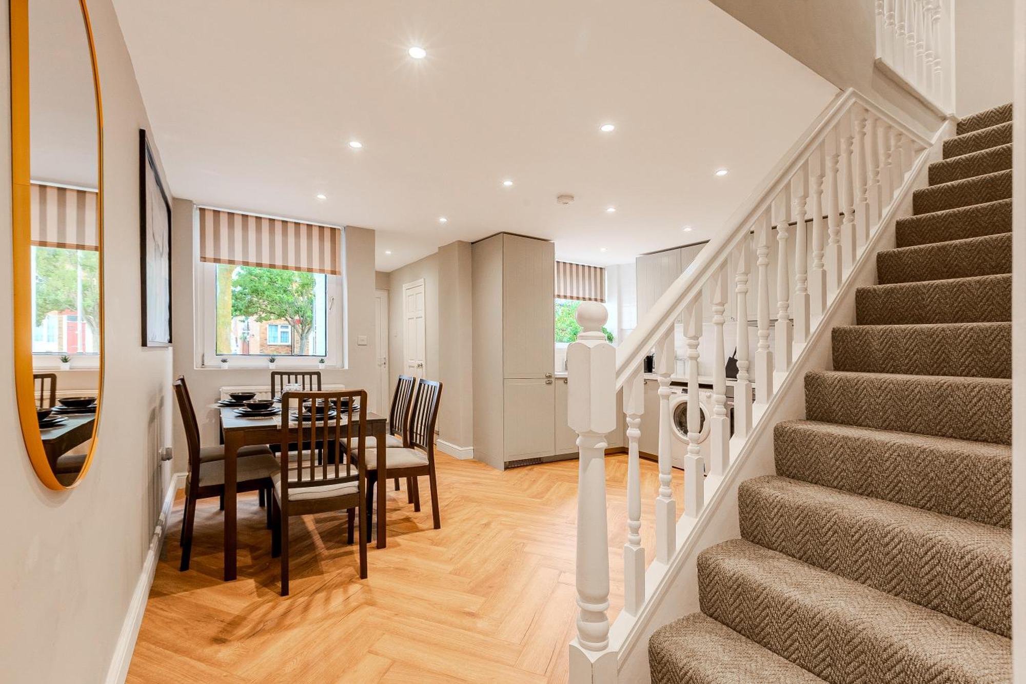 Holiday home Battersea Spacious Perfect For Family And Groups With Free Parking Sleep 8 *