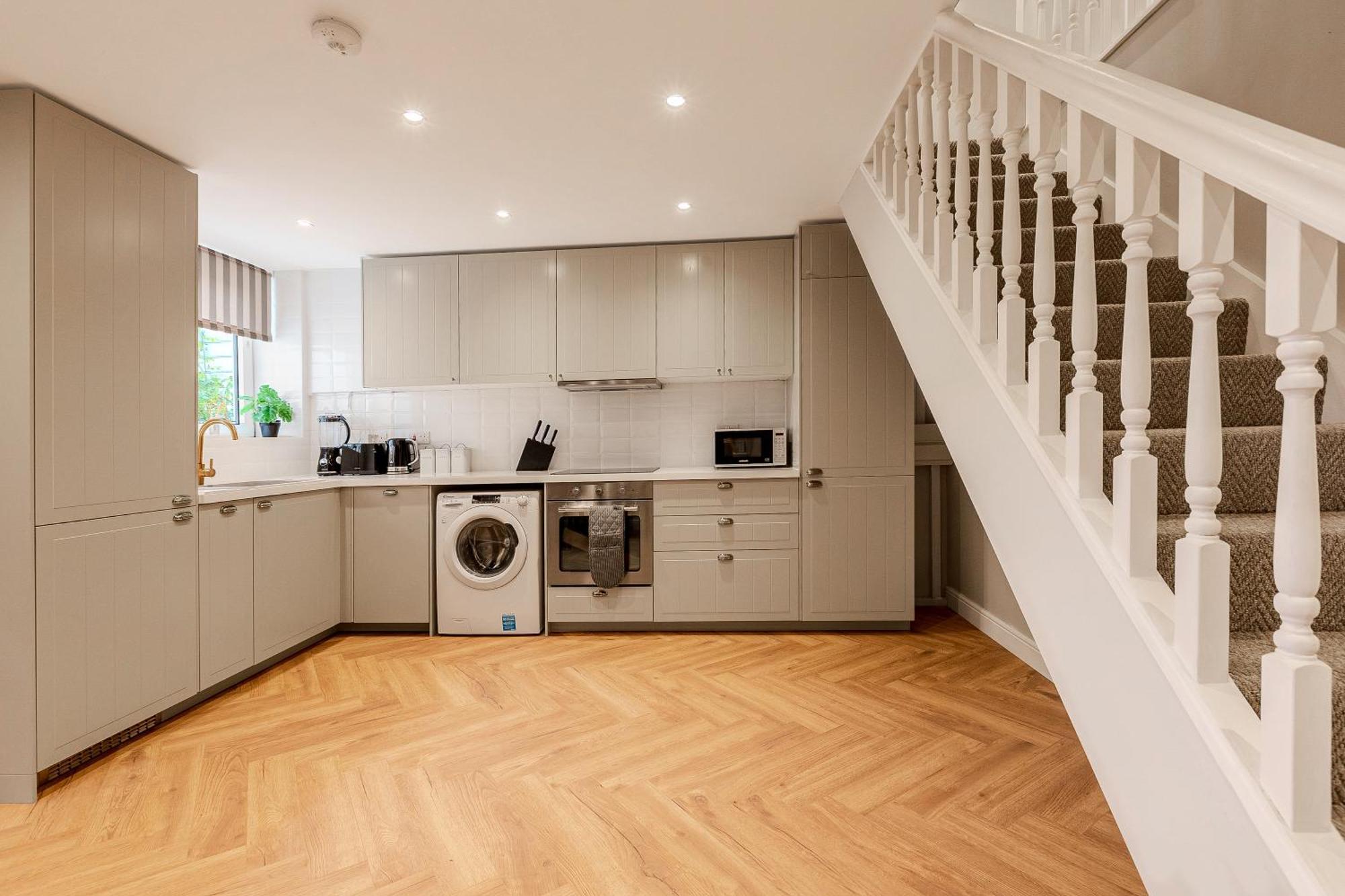 Battersea Spacious Perfect For Family And Groups With Free Parking Sleep 8 Holiday home