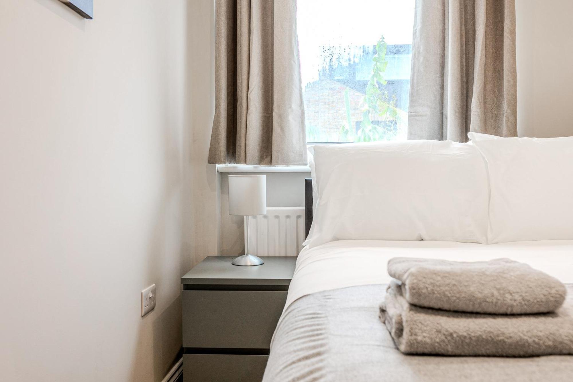 Battersea Spacious Perfect For Family And Groups With Free Parking Sleep 8 Holiday home